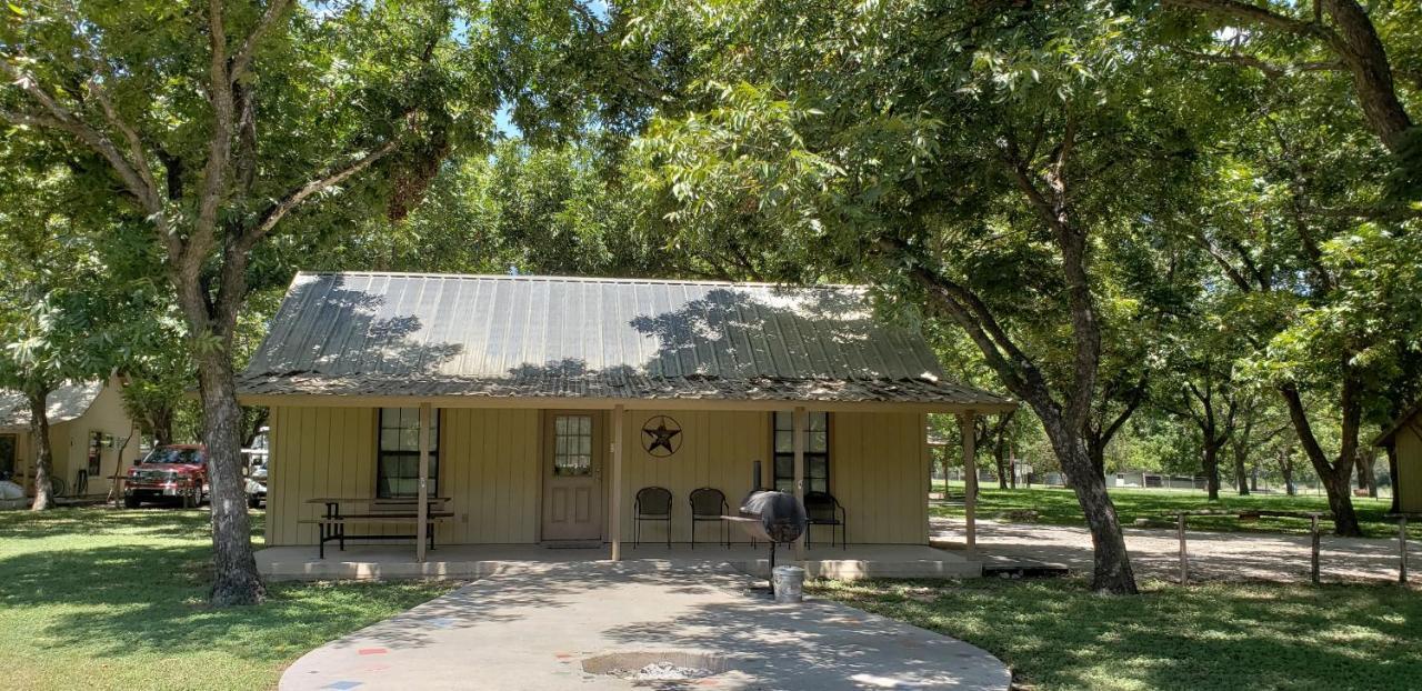 Seven Bluff Cabins Concan Eksteriør bilde